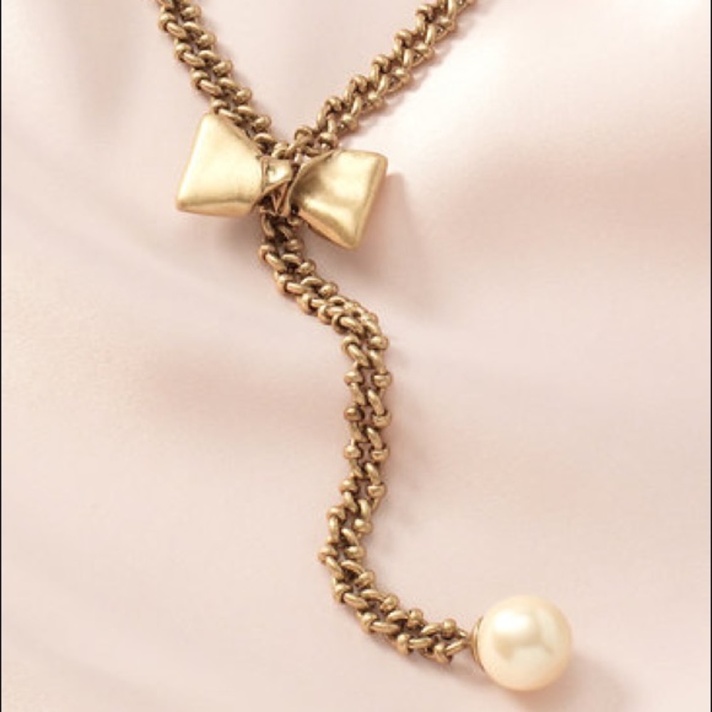 Stella & Dot Lady Bow Lo Necklace